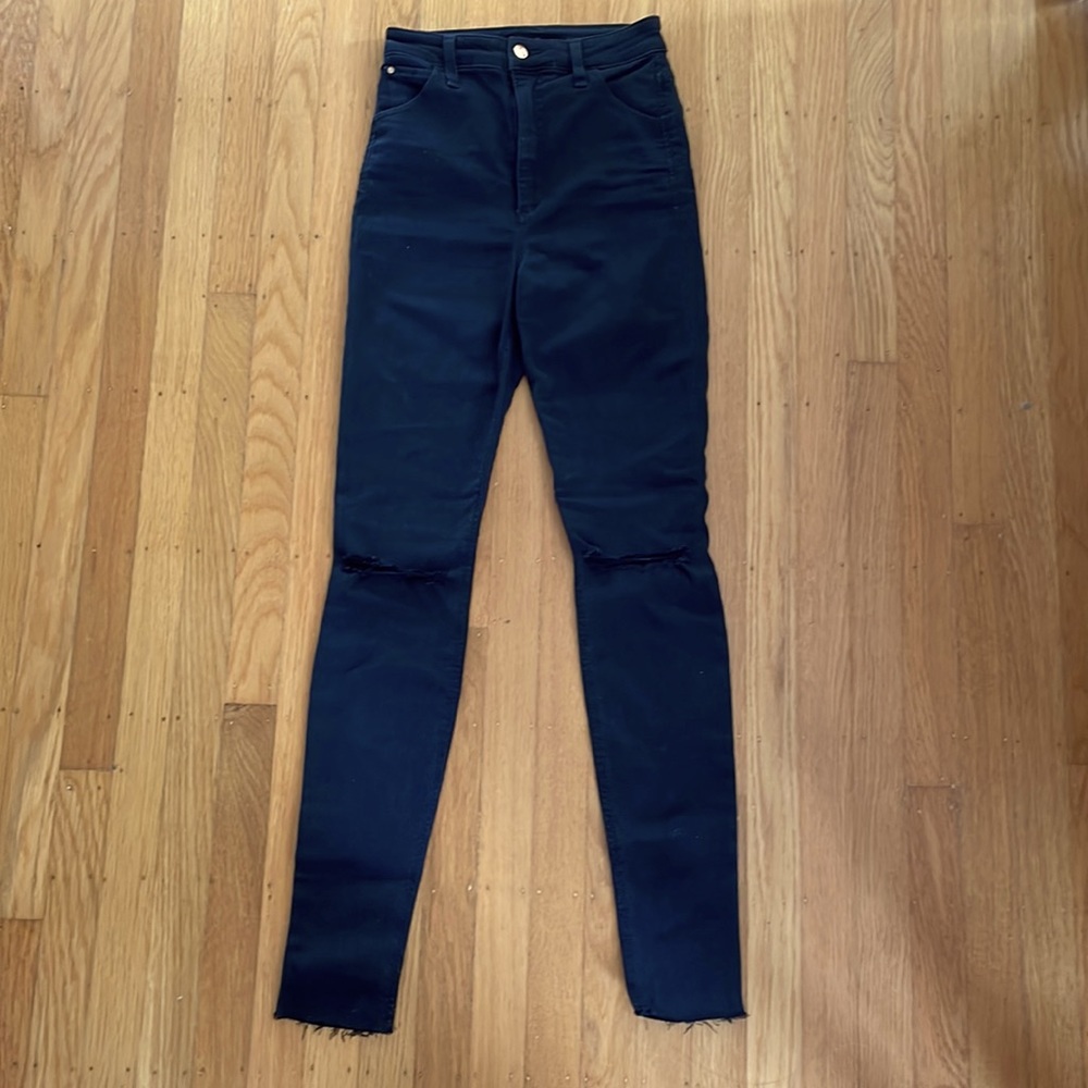 Joe’s black skinny jeans with knee rips, size 25!